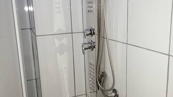 Shared Dormitory, Men only, Shared Bathroom, Mountain View (Sextuple, Air conditioning) | Bathroom | Shower, towels