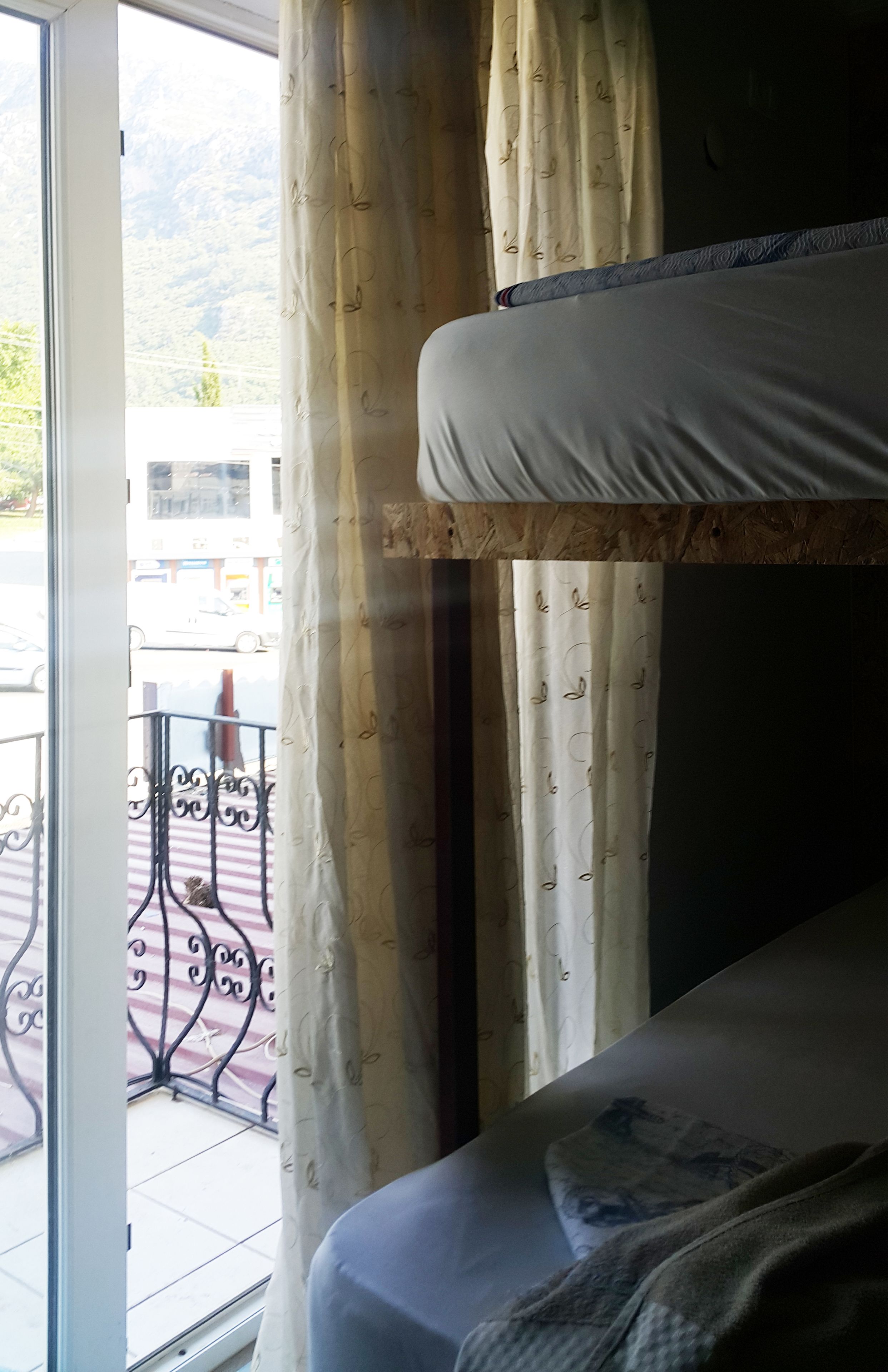 Asrama Umum Basic, asrama campuran, pemandangan gunung | Setrika/meja setrika, Wi-Fi gratis, dan seprai linen