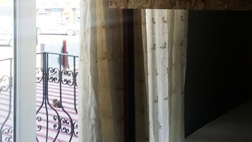 Asrama Umum Basic, asrama campuran, pemandangan gunung | Setrika/meja setrika, Wi-Fi gratis, dan seprai linen