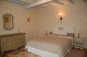 Comfort Double Room, Private Bathroom (RDC) | Premium bedding, memory foam beds, blackout drapes, soundproofing - La Grange Dimière (Saint-Genouph)