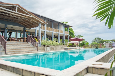 Outdoor pool, open 7 AM to 6:30 PM, pool loungers