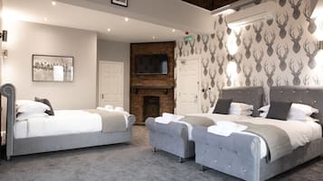 Family Suite | Memory-foam beds, desk, free WiFi, bed sheets