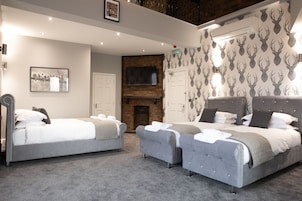 Suite familiare | Materassi in memory foam, una scrivania, Wi-Fi gratuito, lenzuola