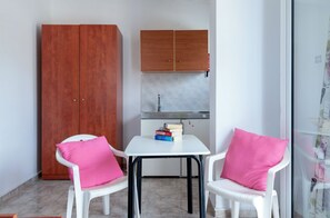 Apartment, 1 Bedroom | Private kitchenette