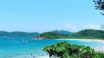 Una playa cerca