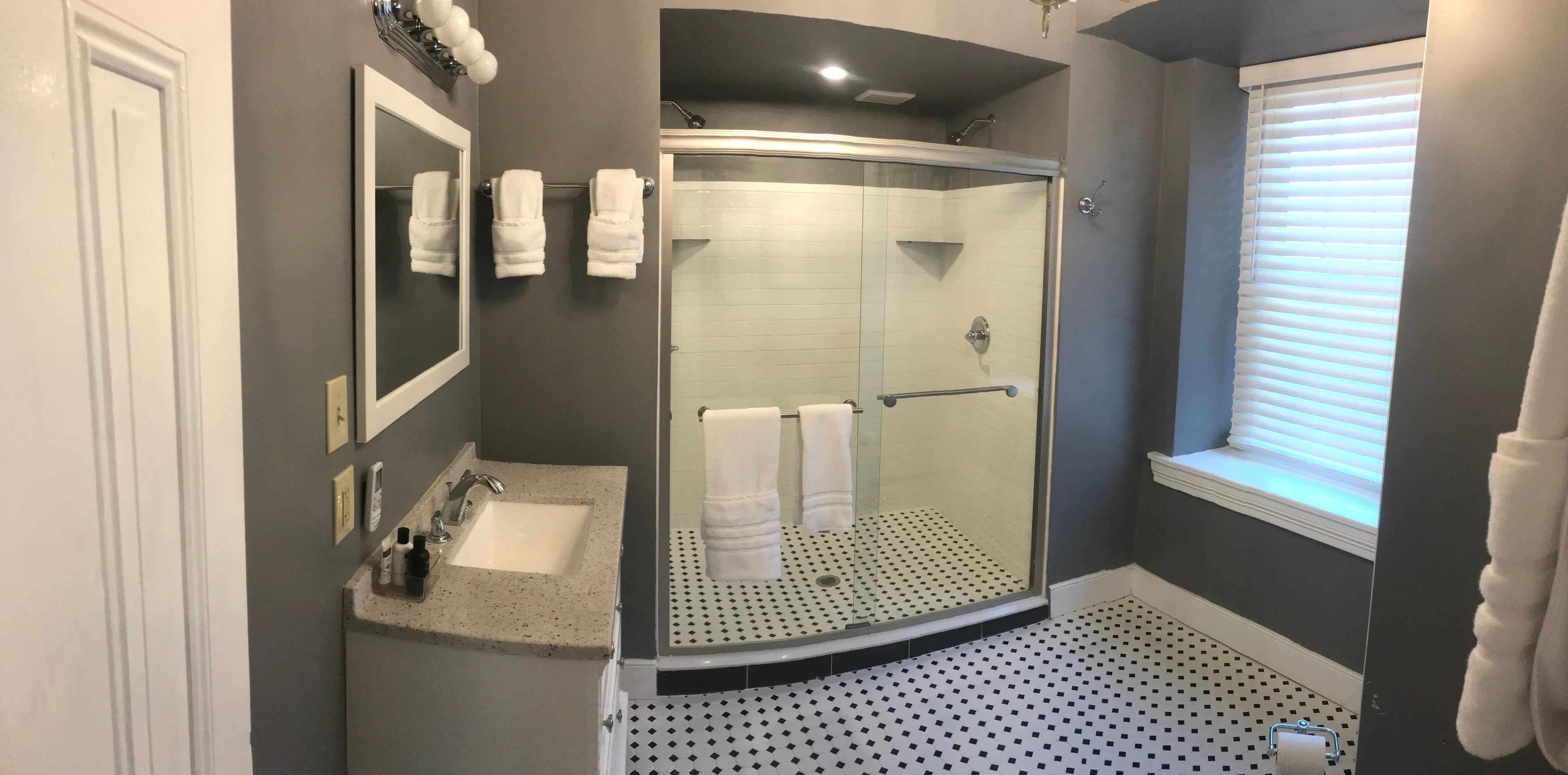 classic single room, 1 queen bed | bathroom | shower, free toiletries, towels