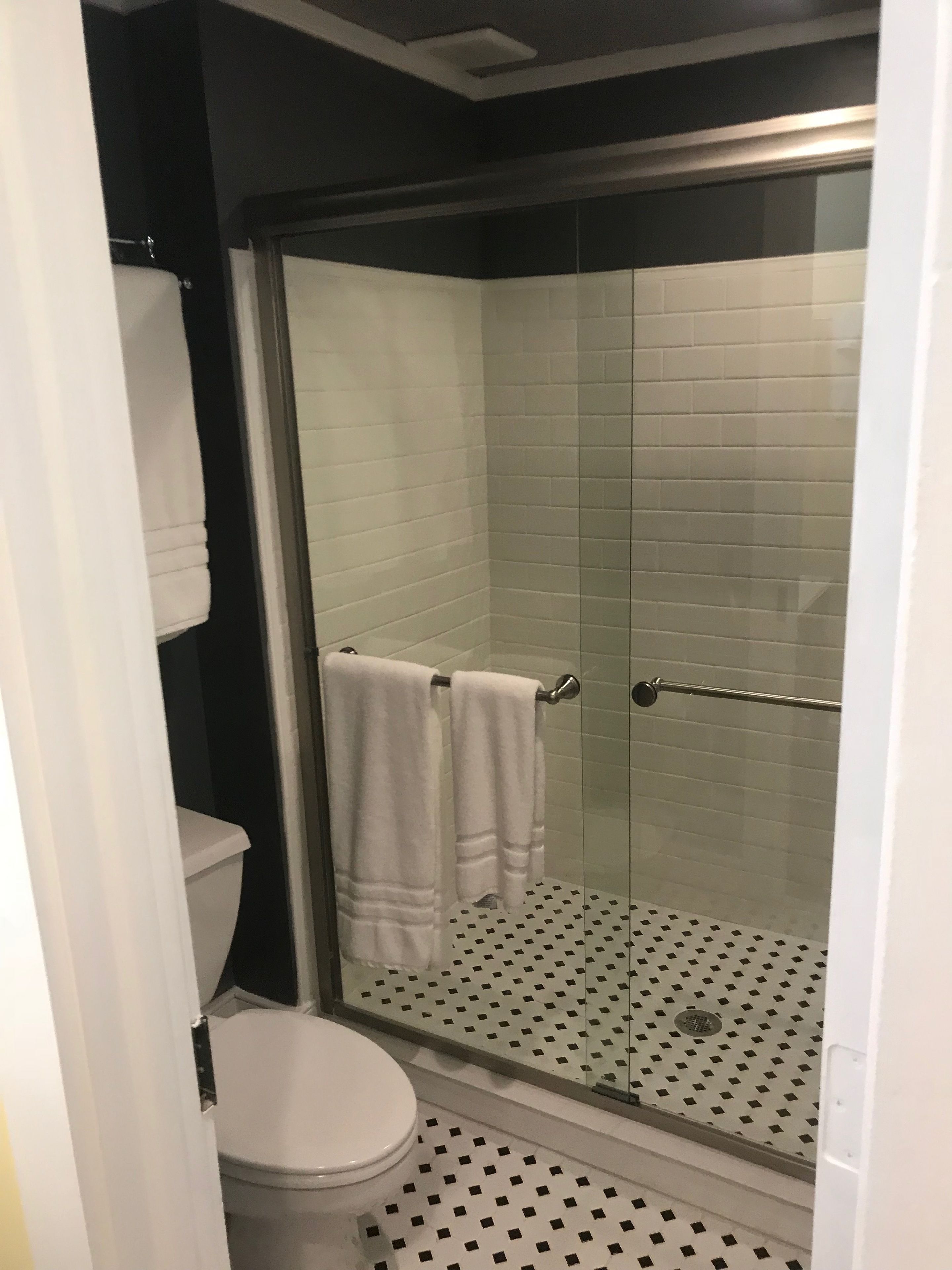 classic single room, 1 queen bed | bathroom | shower, free toiletries, towels