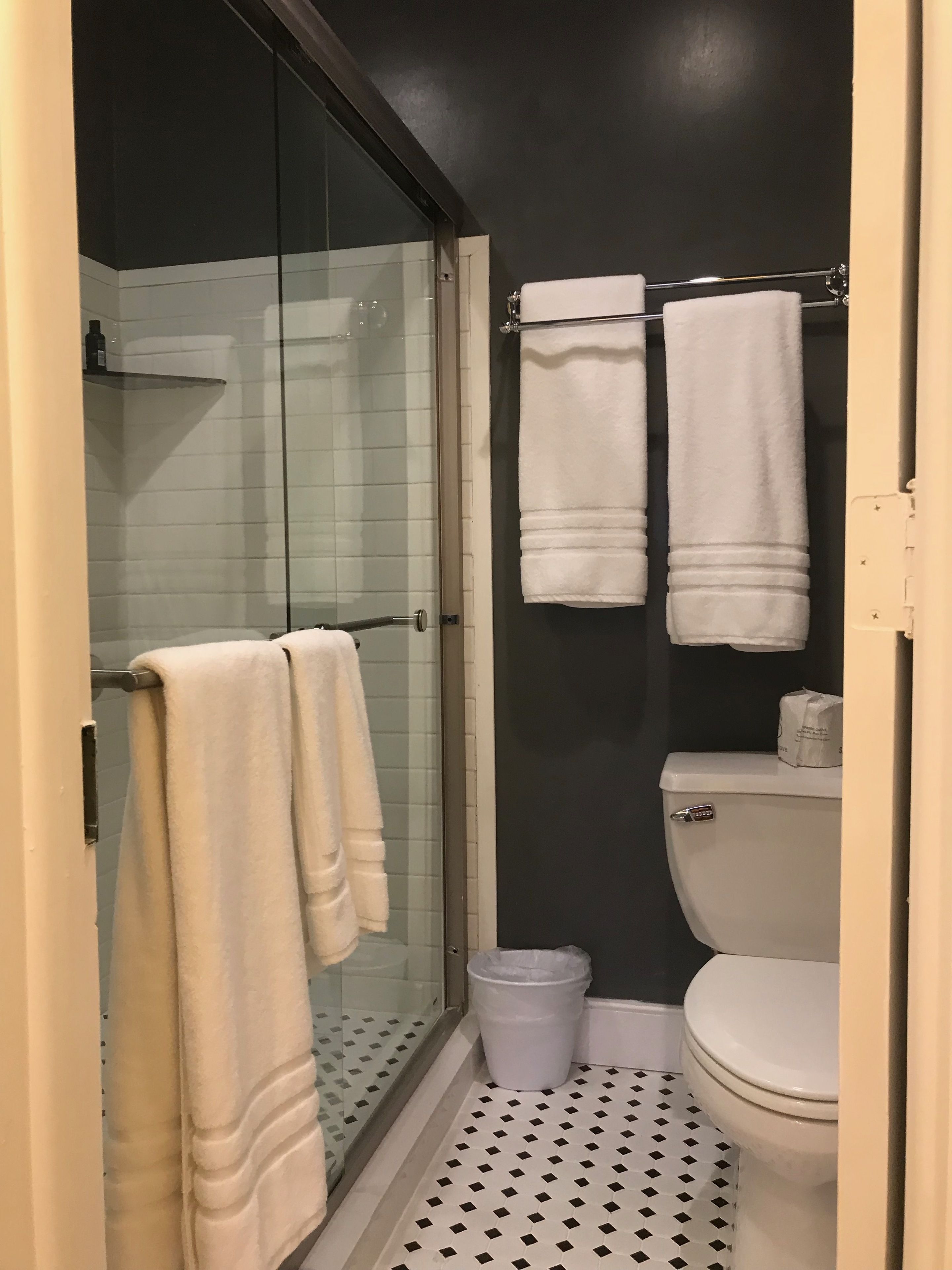 classic single room, 1 queen bed | bathroom | shower, free toiletries, towels