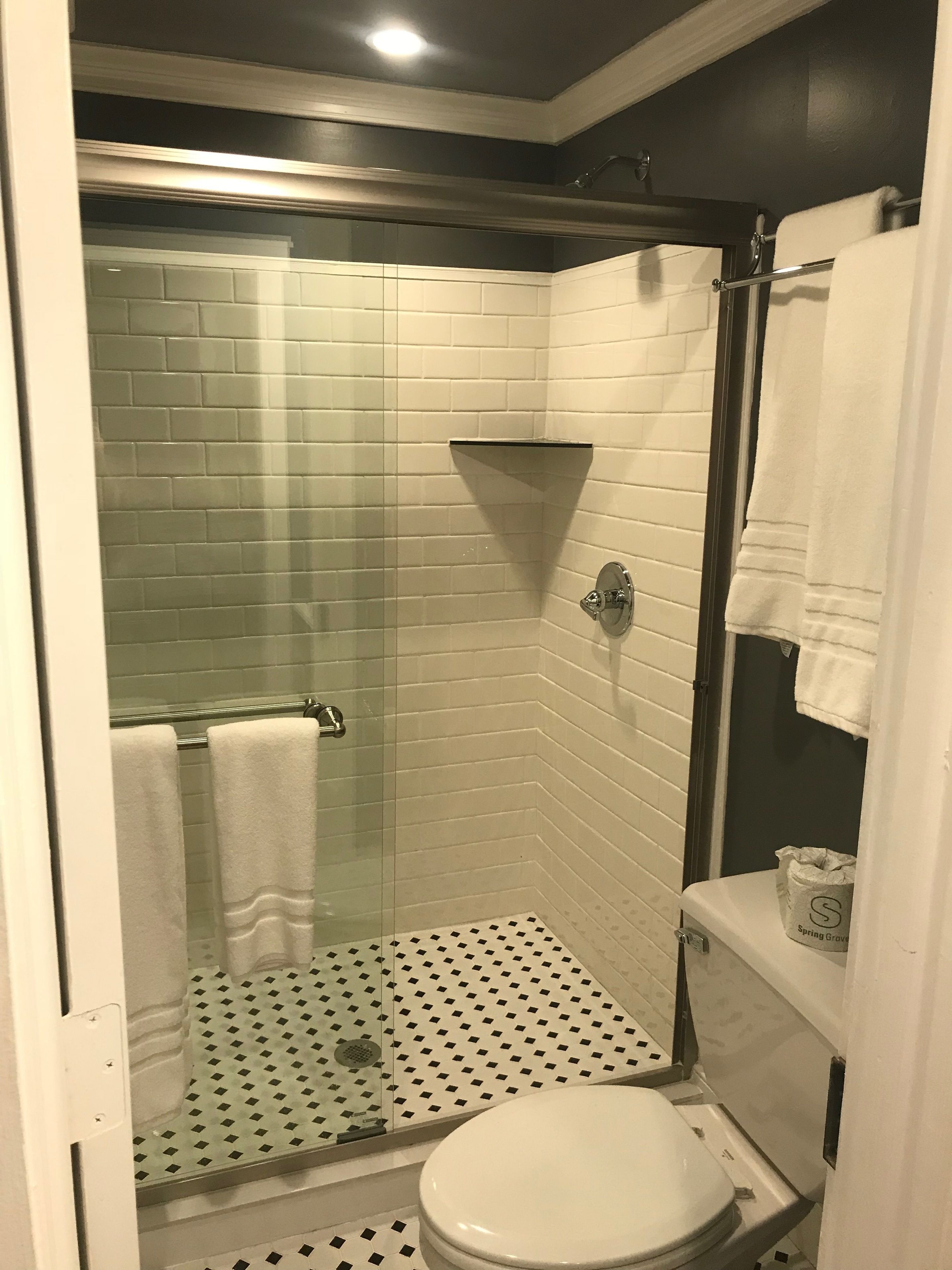 classic single room, 1 queen bed | bathroom | shower, free toiletries, towels