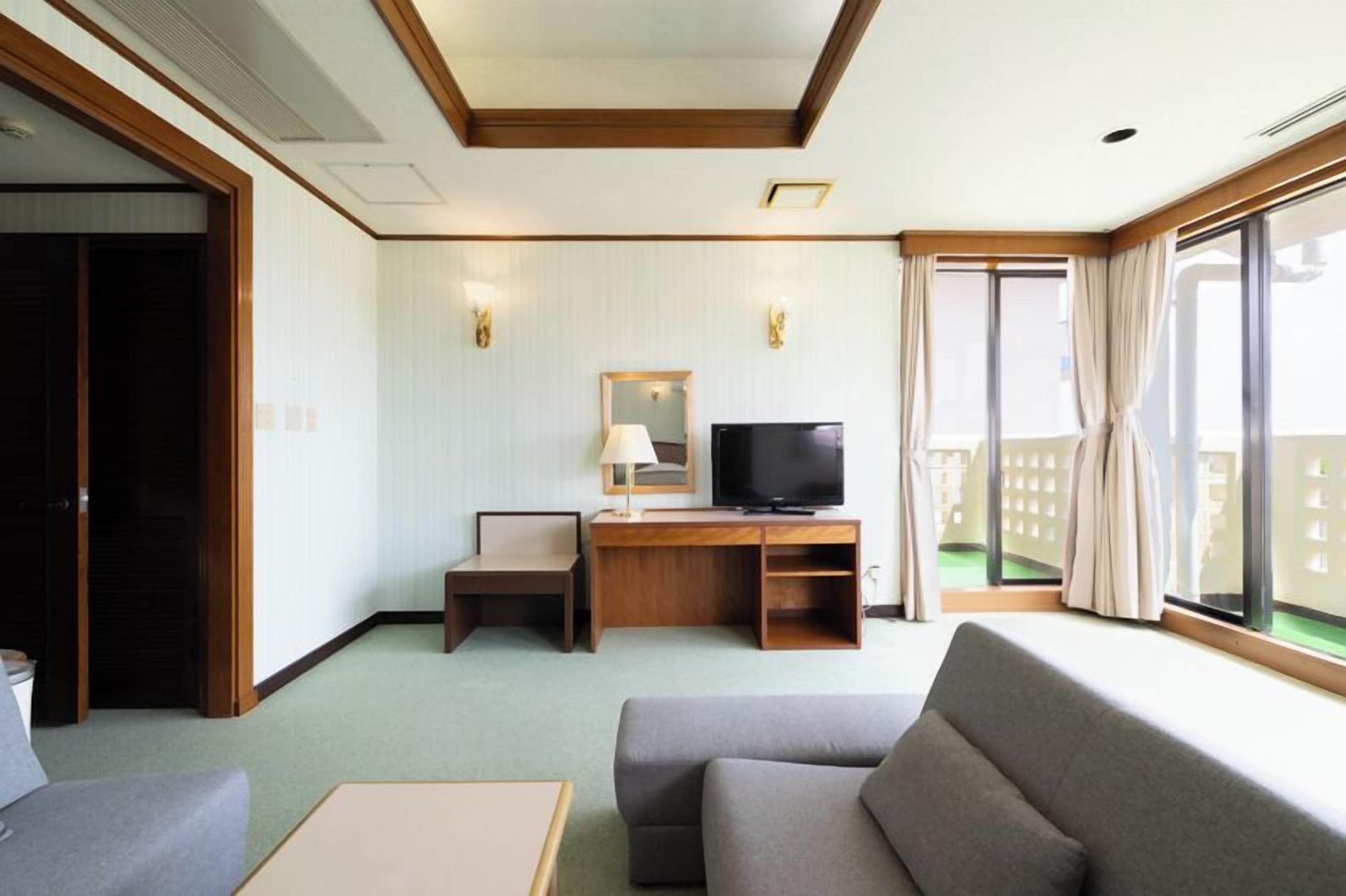 junior suite | 1 bedroom, desk, free wifi, bed sheets