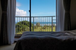 Desk, free WiFi, bed sheets - Coral Palms (Amami)