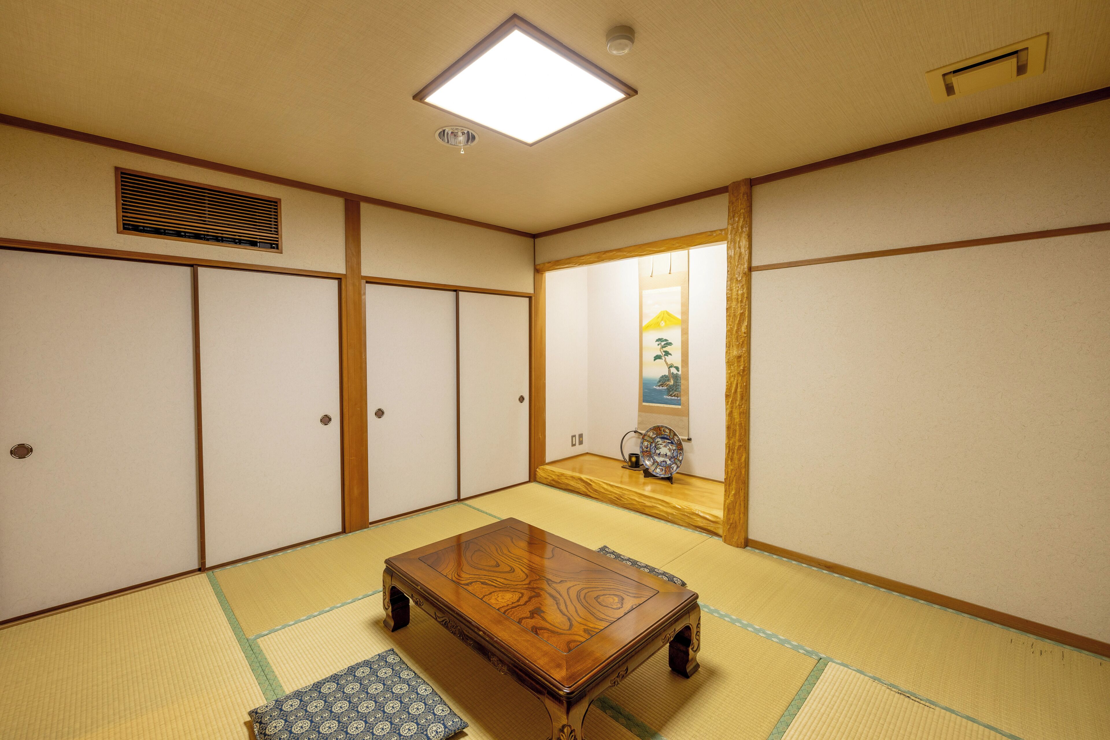 comfort suite | 1 bedroom, desk, free wifi, bed sheets