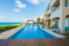 Condo | Outdoor pool