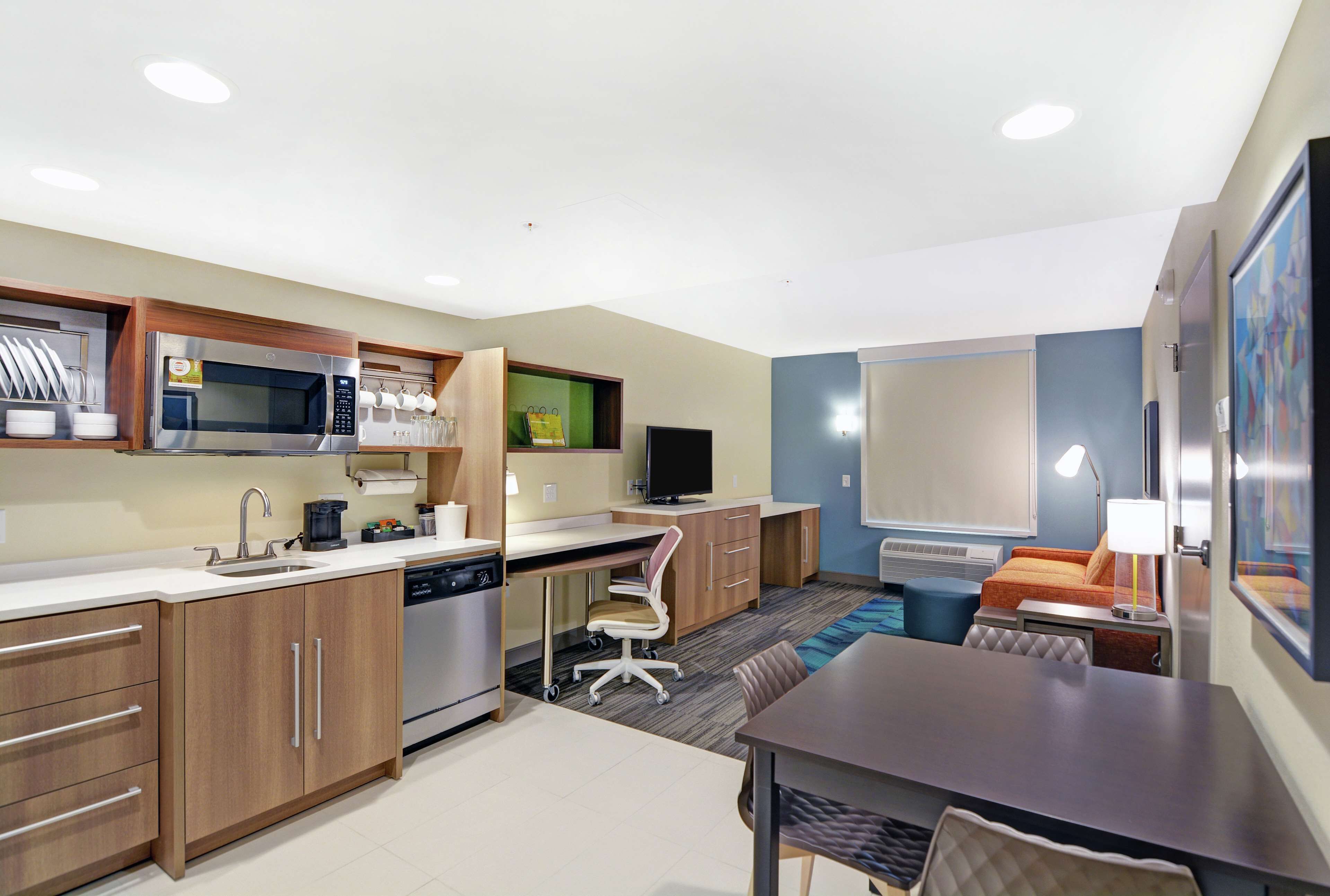 in-room safe, desk, laptop workspace, blackout curtains