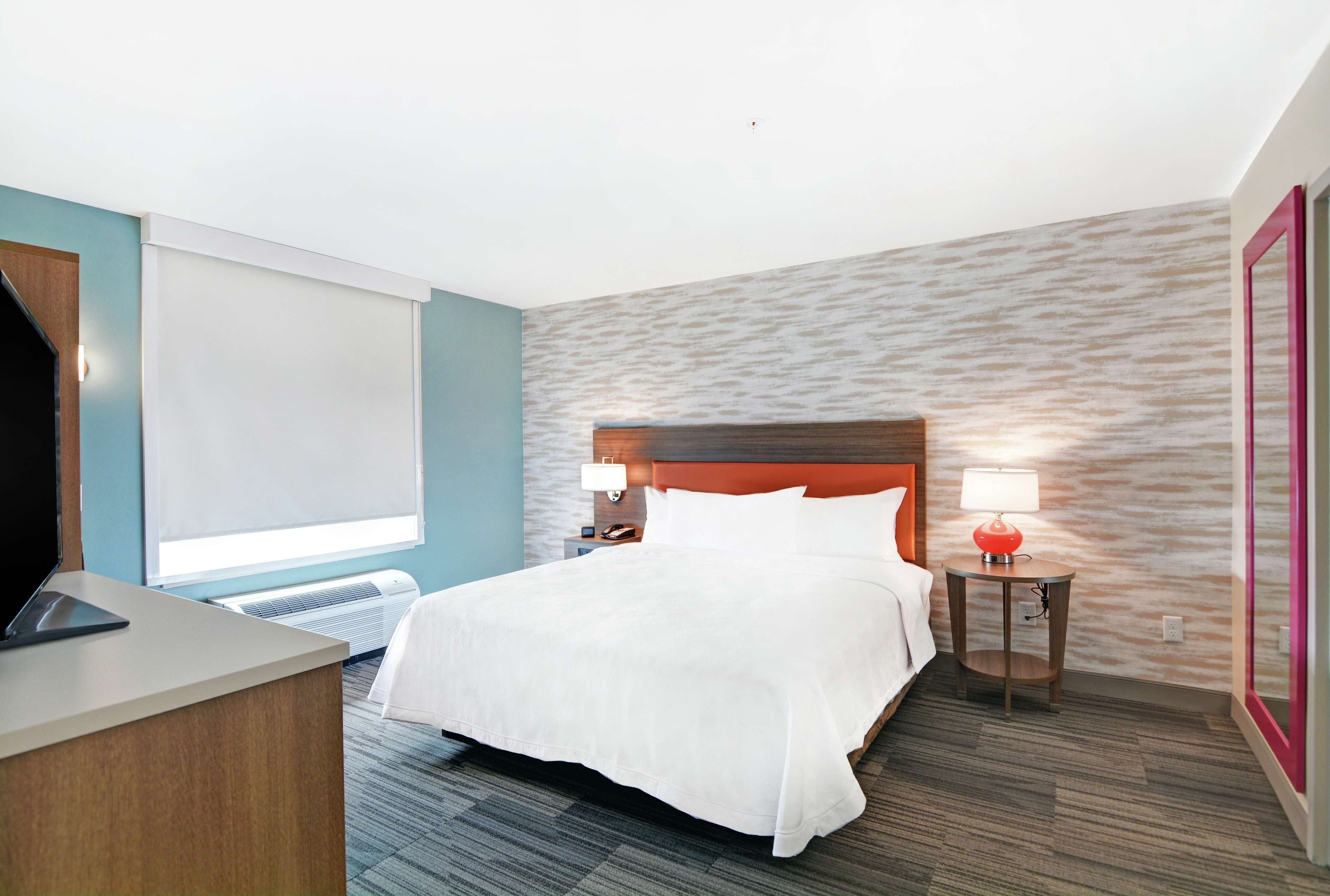 suite, 1 king bed, accessible (hearing) | in-room safe, desk, laptop workspace, blackout curtains