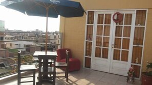 Terrace/patio - Hospedaje El Álamo Playa Pulpos (Santiago de Surco)