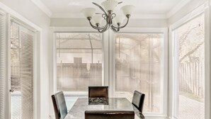 House, 3 Bedrooms, Private Pool (incl. cleaning fee 127 USD) | In-room dining - 3BR Pool Home in Lutz by Tom Well IG (Lutz)