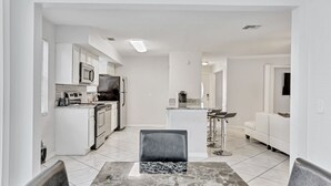 House, 3 Bedrooms, Private Pool (incl. cleaning fee 127 USD) | Private kitchen - 3BR Pool Home in Lutz by Tom Well IG (Lutz)