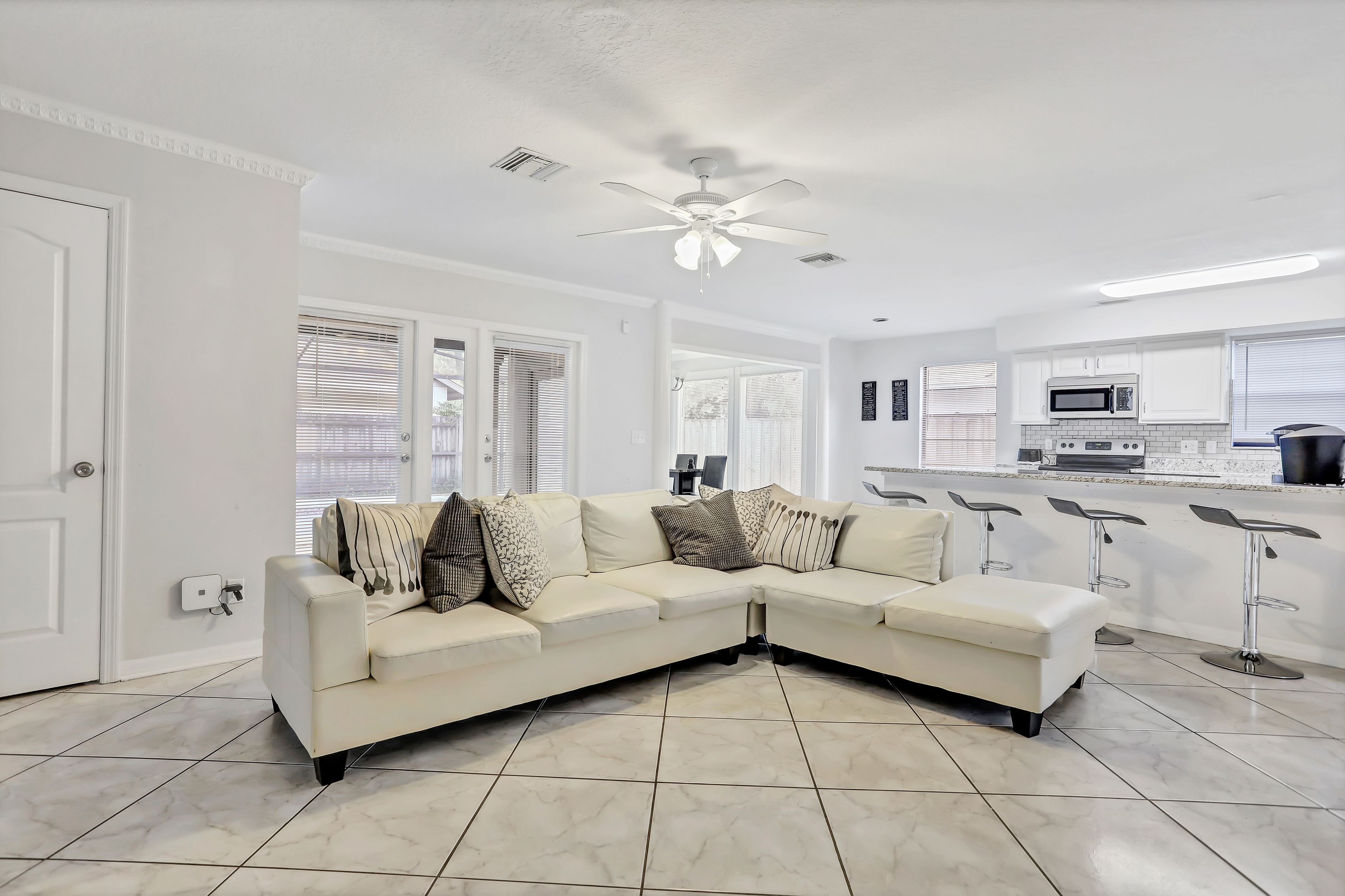 Ferienhaus, 3 Schlafzimmer, eigener Pool (incl. cleaning fee 127 USD) | Wohnzimmer | Flachbildfernseher