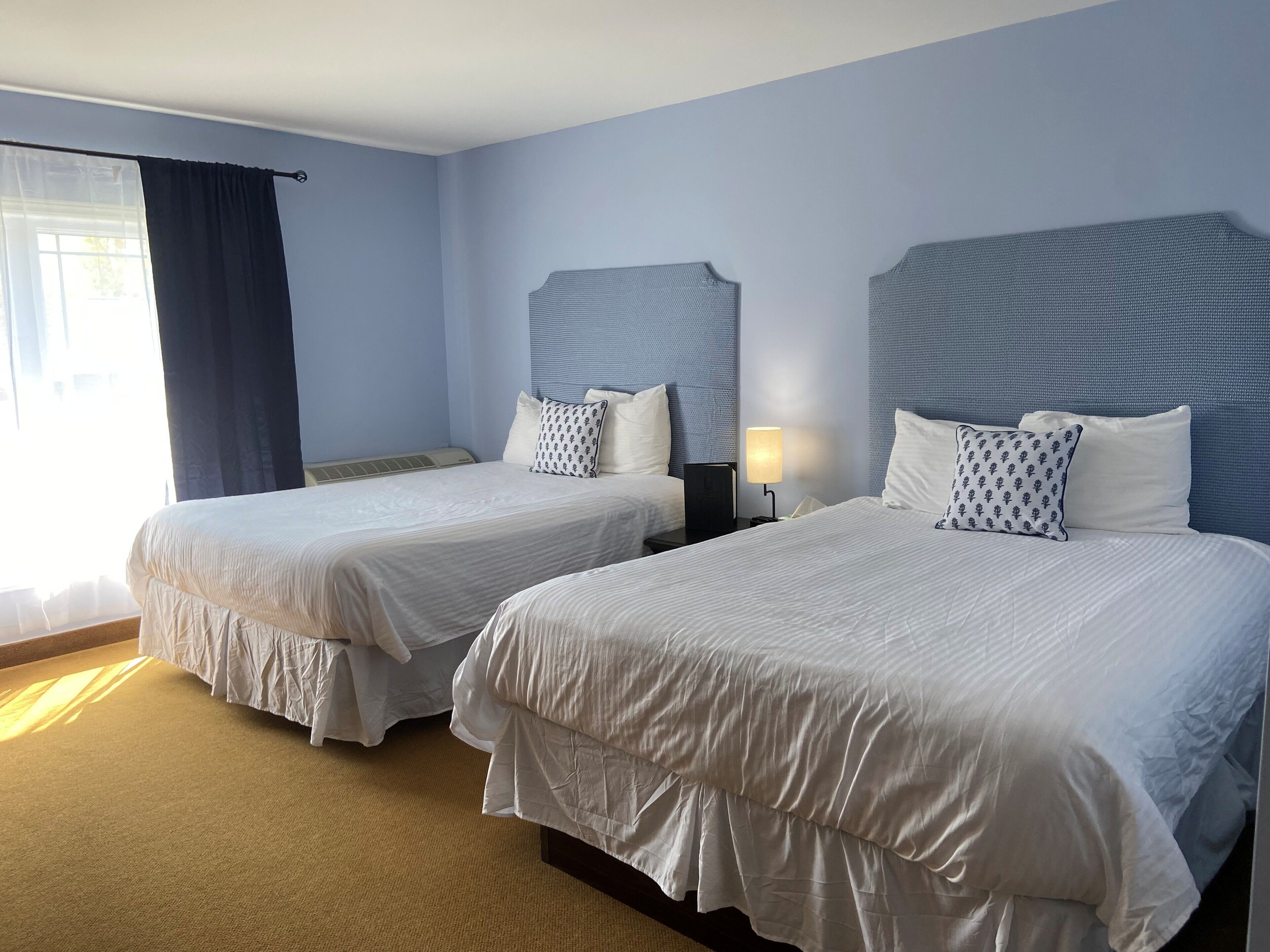 Habitación doble, 2 camas dobles, no fumadores | Cortinas opacas y sistema de insonorización