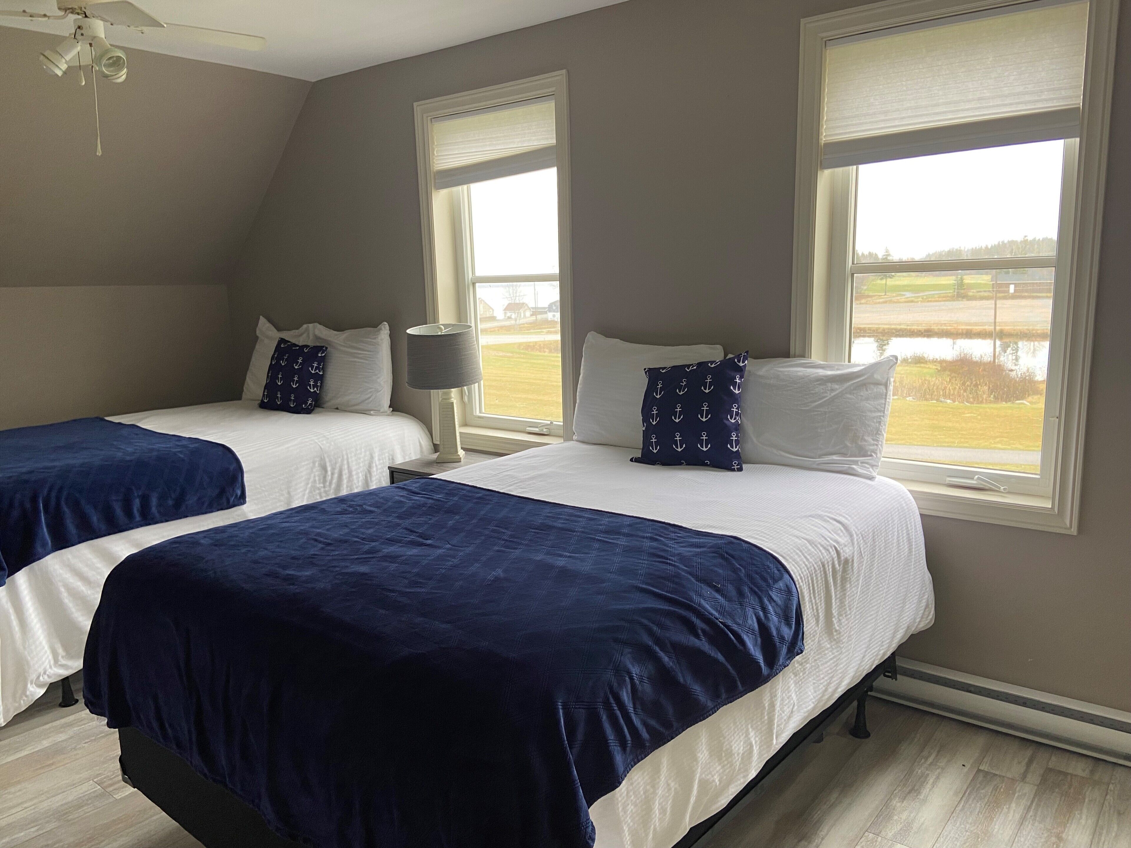 House | Blackout drapes, soundproofing, iron/ironing board, free WiFi