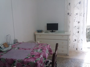 Classic Double or Twin Room, Non Smoking, Private Bathroom | Room amenity - B&B Appartamenti Napoli (Naples)