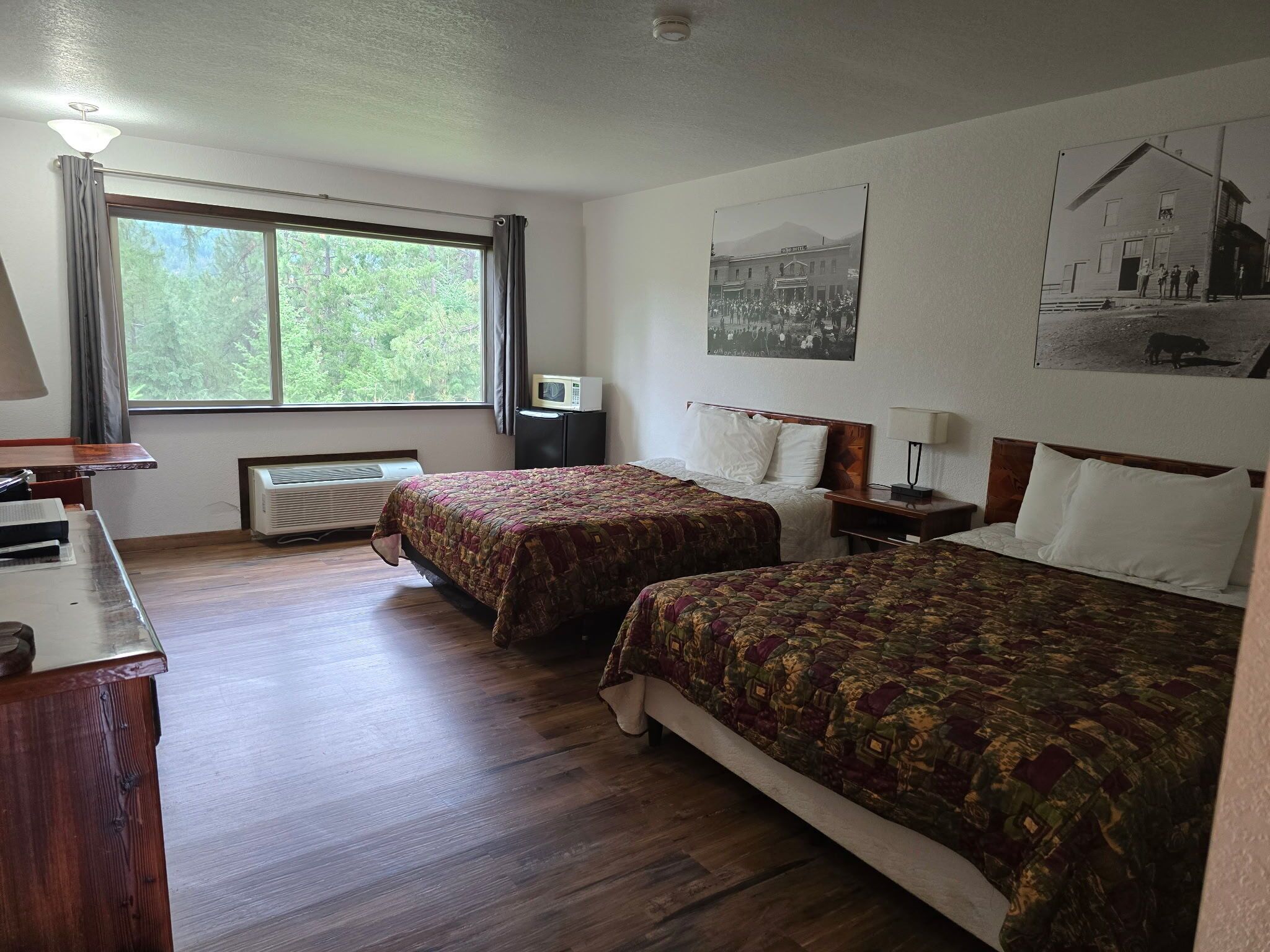 WiFi (free), bed sheets