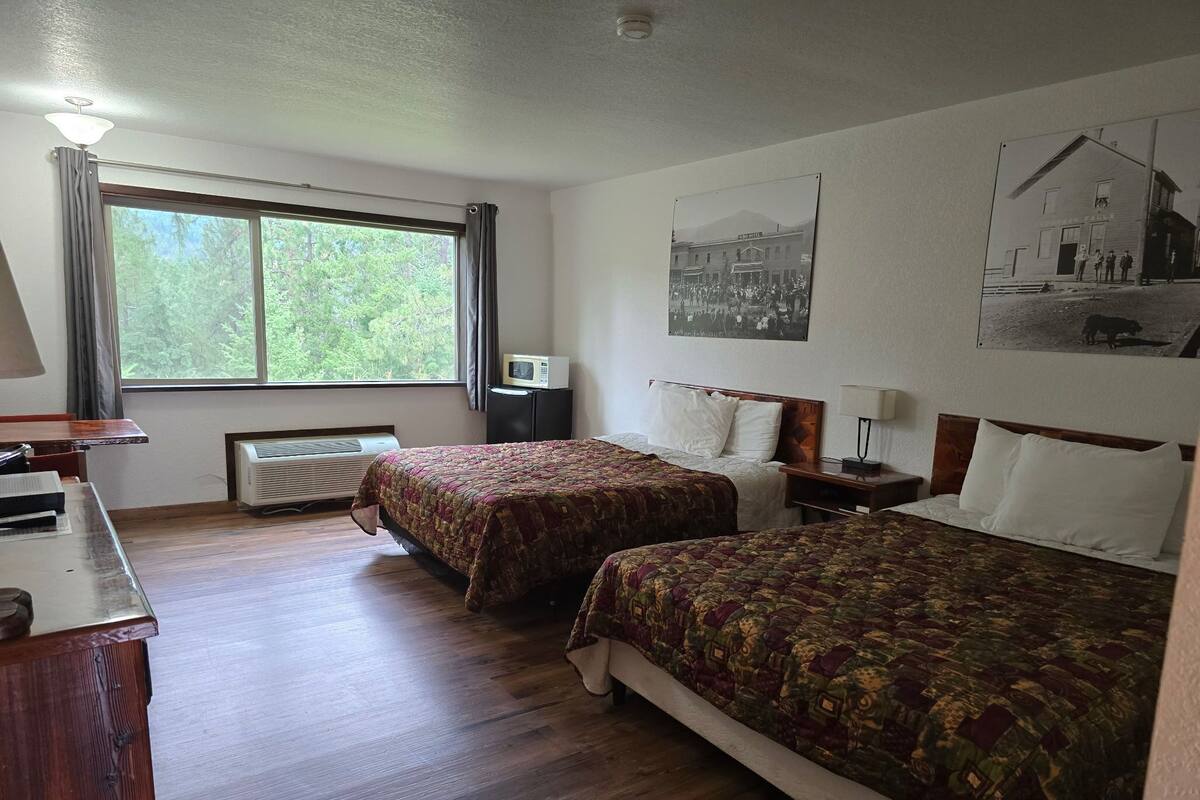 WiFi (free), bed sheets