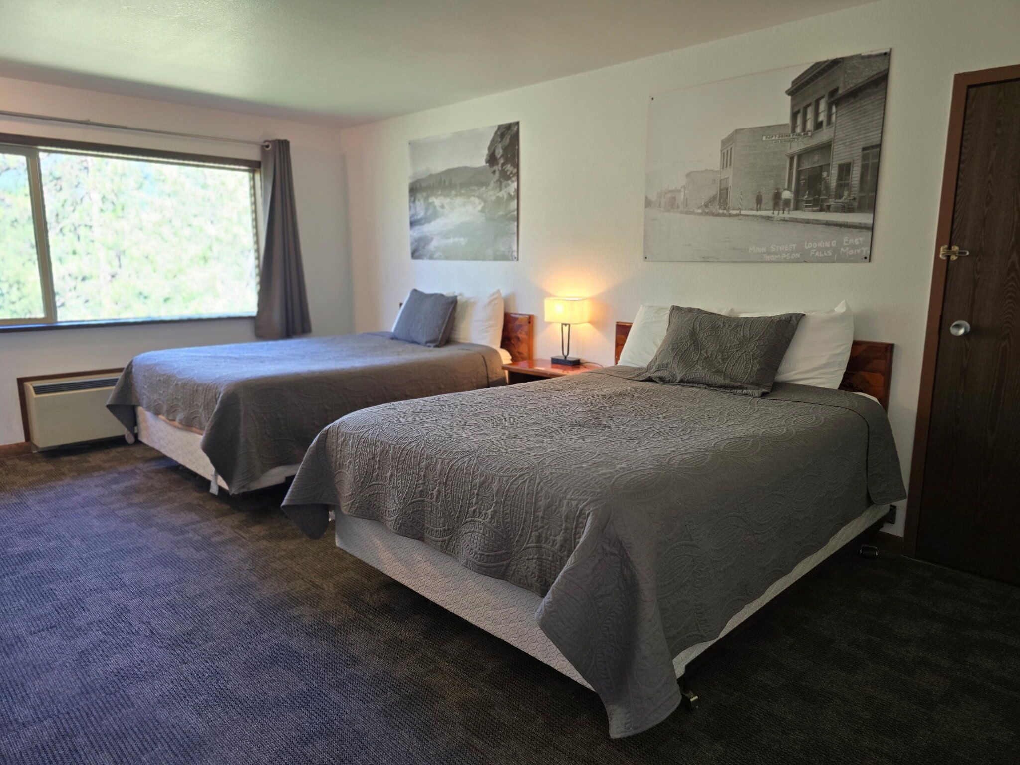 Front Bldg Upper, 2 Queen Beds  (No Pets) | Vistas desde la habitación