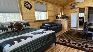 Bear Cabin 29 (Non-Pet Friendly) | Free WiFi, bed sheets