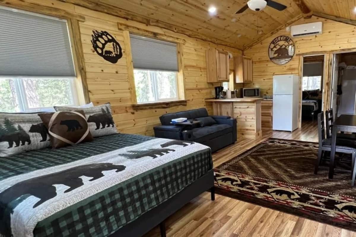 Bear Cabin 29 (Non-Pet Friendly) | WiFi (free), bed sheets