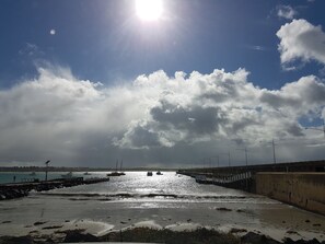 Beach nearby - Gillies st Apartments (Warrnambool)