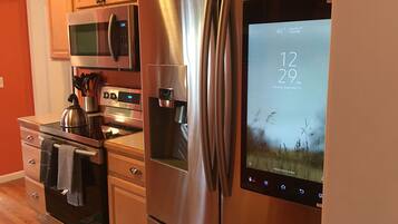 雪櫃、微波爐、焗爐、爐具