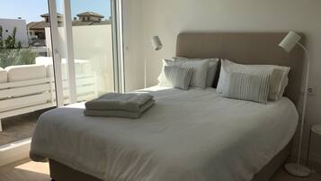 3 slaapkamers, een bureau, een strijkplank/strijkijzer, gratis wifi