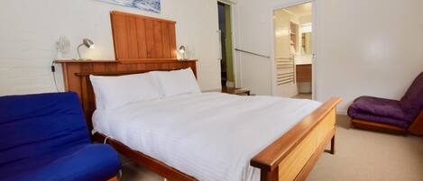 4 Schlafzimmer, Bügeleisen/Bügelbrett, Bettwäsche