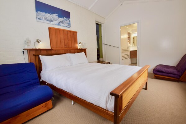 4 bedrooms, iron/ironing board, bed sheets