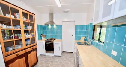 Waragil Cottage - Original Settler's Home - Original Homestead, 3 Bedroom, New Kitchen Bathroom, Fireplaces