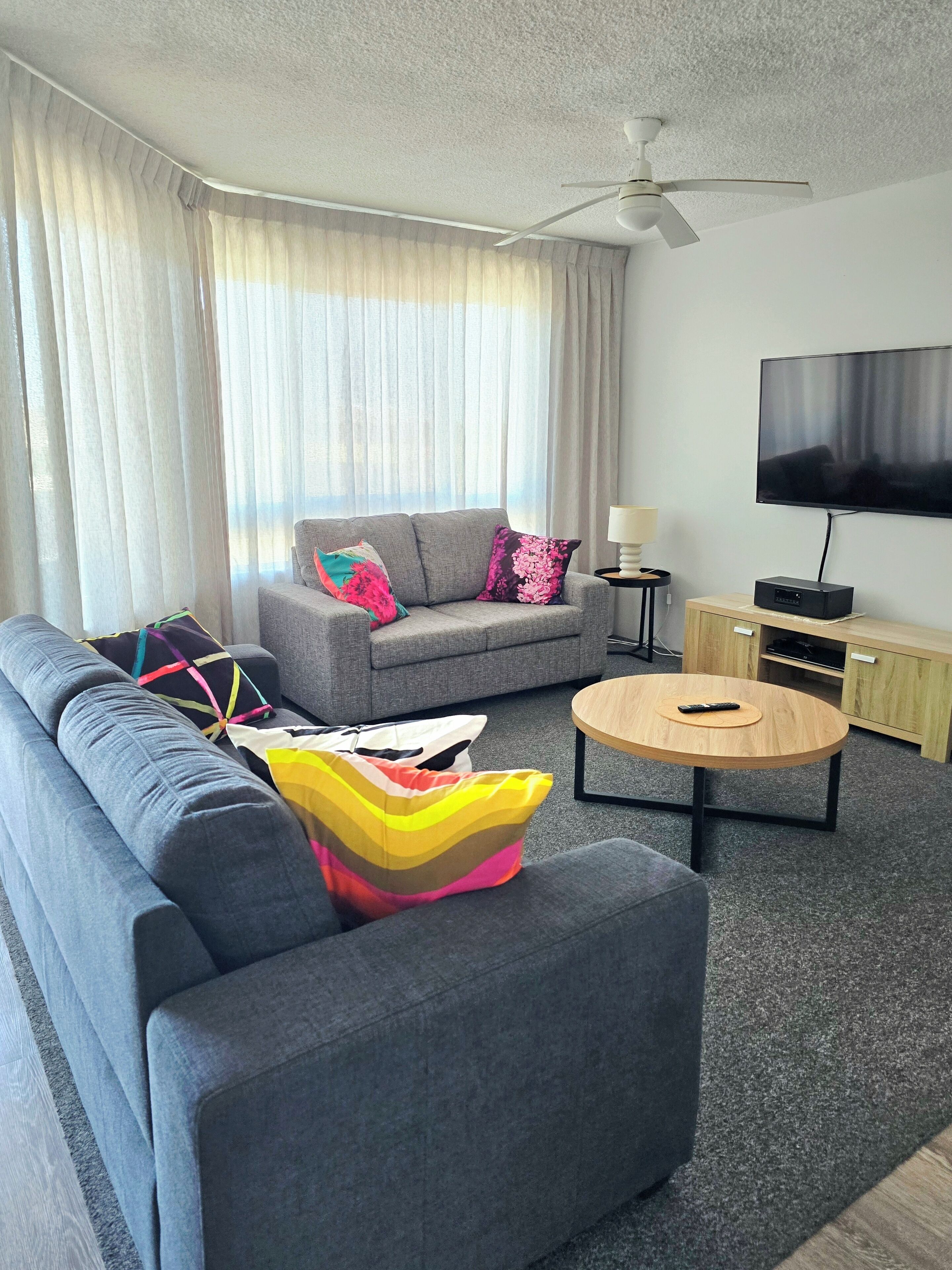 Smart TV, DVD player, table tennis, books