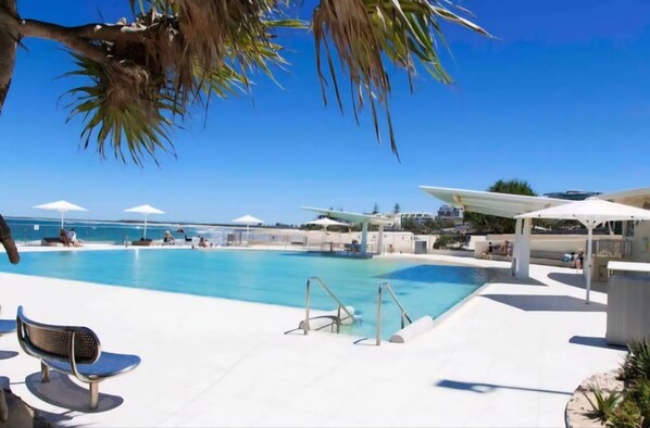 Outdoor pool - Kings Ocean Views Huge Private Rooftop Fast WiFi Pool Sauna Parking Sleeps 4 (Kings Beach)