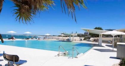 Entspannen Sie sich mit Meerblick und riesigem privaten Dach