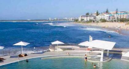 Kings Ocean Views Huge Private Rooftop Fast WiFi Pool Sauna Parking Sleeps 4