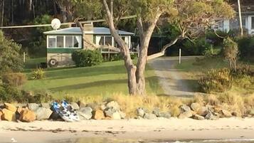 Plage, chaises longues