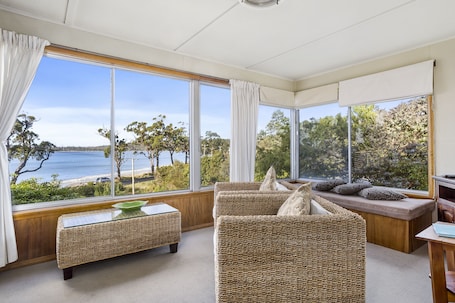 TV, fireplace, DVD player, books. summer beach house