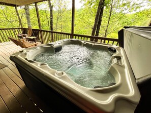 Outdoor spa tub - HOT TUB, Swimming/Fishing Lake, Mountain Views
The Happy Appalachian (Robbinsville)