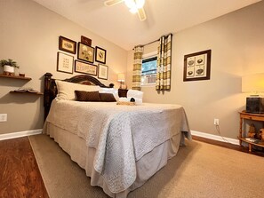 3 bedrooms, iron/ironing board, free WiFi, bed sheets - HOT TUB, Swimming/Fishing Lake, Mountain Views

The Happy Appalachian (Robbinsville)