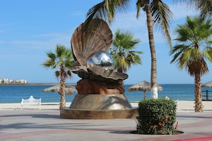 Liegestühle, Strandtücher