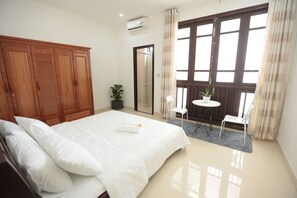 4 bedrooms, desk, iron/ironing board, free WiFi