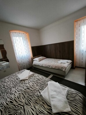 2 bedrooms, iron/ironing board, free WiFi, bed sheets