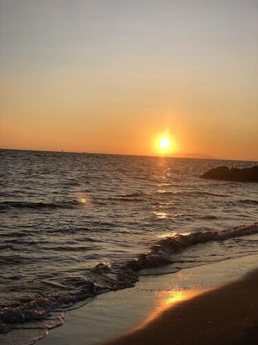  Pet friendly self contained accommodation set in  a private garden