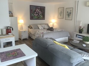 1 chambre, fer et planche à repasser, Wi-Fi gratuit, draps fournis